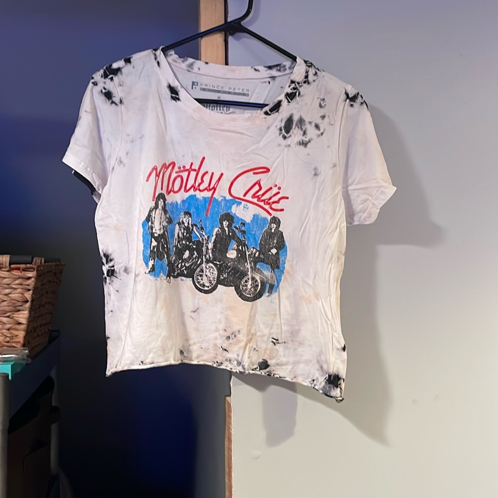 Small crop motley crue tee
